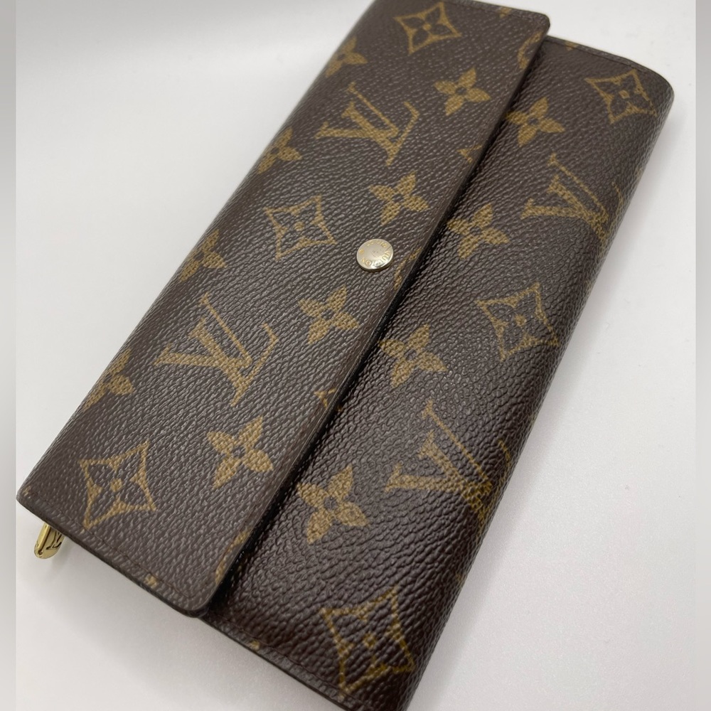 Louis Vuitton Monogram Sarah Wallet - Picture 3 of 17